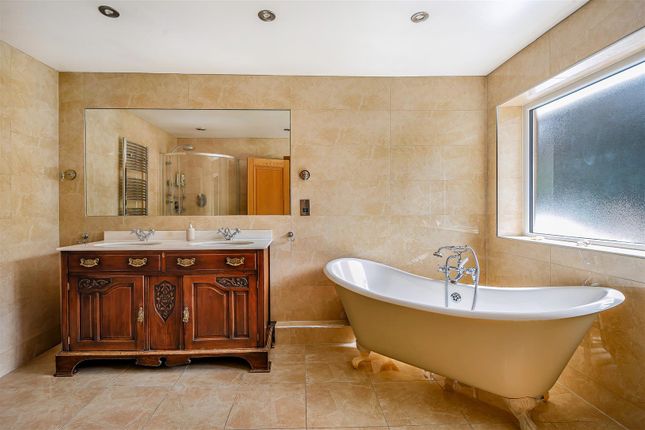 Bathroom.Jpg