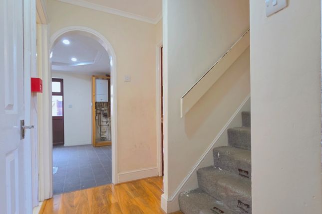 7, Oulton Close, Greater London photo 5
