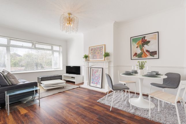 16B, Warren Road, London photo 3