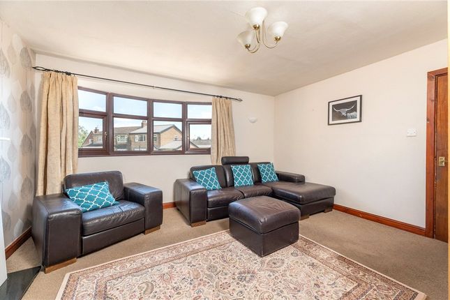 19, The Roundway, Leeds photo 4