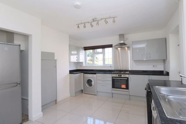 3, School Close, High Wycombe photo 3