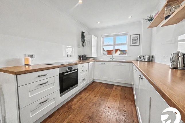 36, Pinewood Place, Kent photo 4