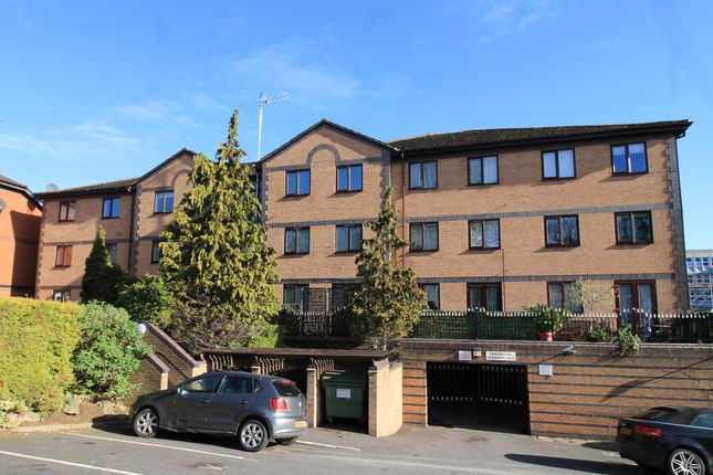 Thumbnail Flat for sale in Kingfisher Court, Queen Alexandra Road, High Wycombe