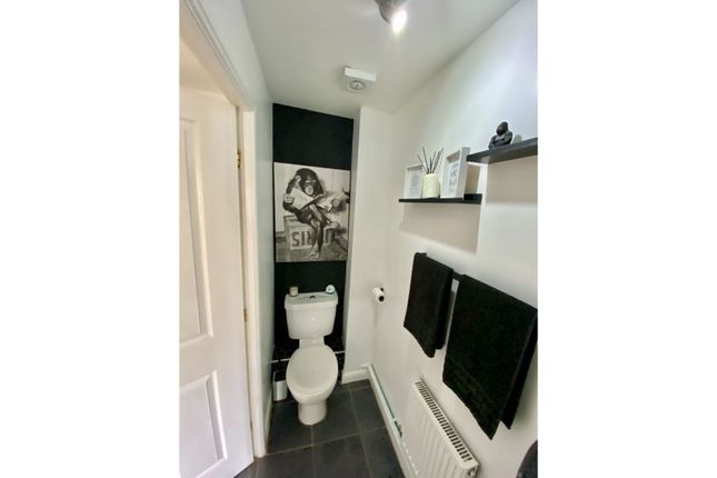 Town house for sale in Pinewood Close, Scunthorpe