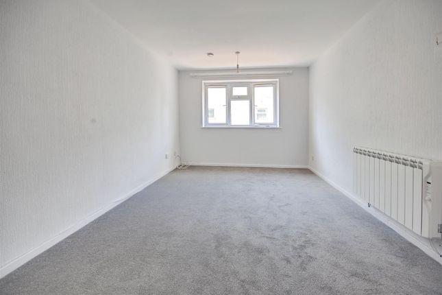 312, Boundary Way, Watford photo 2