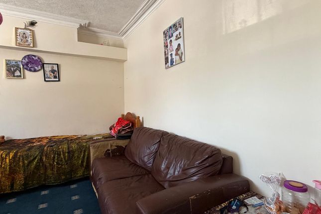 13 Selbourne Road, Luton photo 4