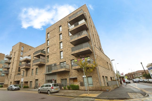 Thumbnail Flat for sale in Net Street, Barking