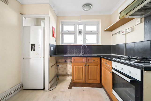 5, Avenue Court, ILFORD photo 3