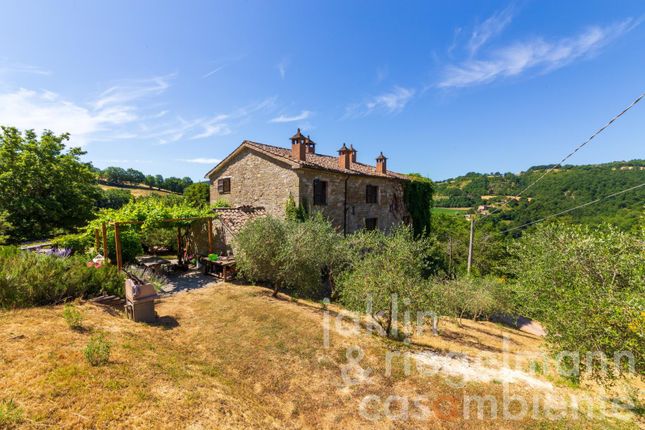 Country house for sale in Italy, Umbria, Perugia, Pietralunga