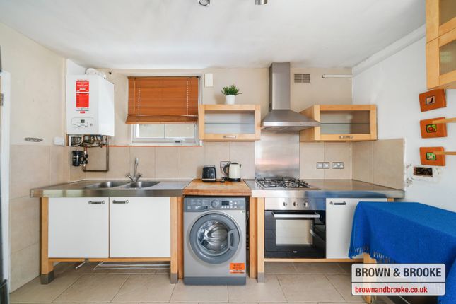 Flat to rent in Shooters Hill Road, London