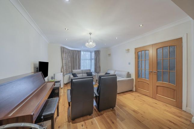 7, Southbourne Crescent, London photo 3
