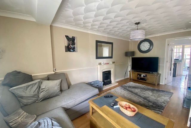 28, Betts Close, Godmanchester photo 2