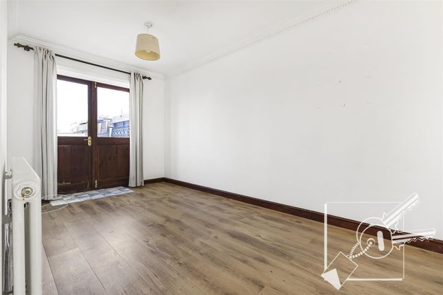 35, Mackenzie Way, Gravesend photo 4