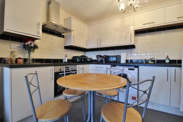 15 Keyes Court, Albert Road, Southsea photo 2