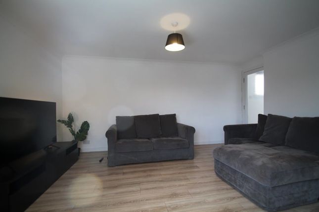Flat to rent in Roseangle, Dundee