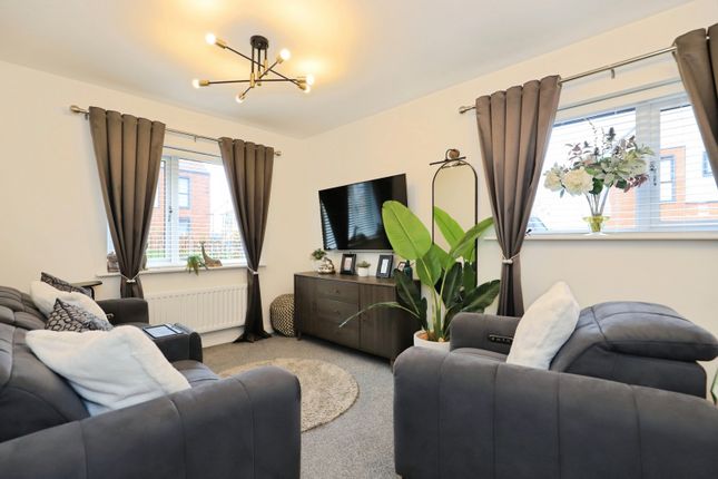 Juniper Avenue, West Midlands photo 4