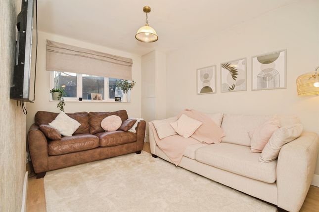 2, Elder Way, Barnsley photo 2