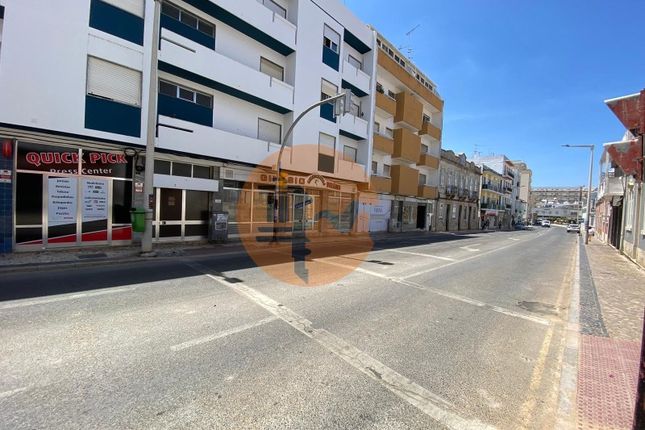 Thumbnail Retail premises for sale in Edifício Tridente, Faro (Sé E São Pedro), Faro