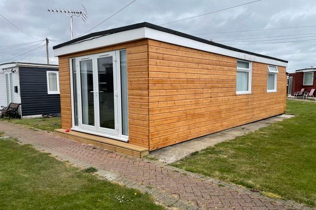 Thumbnail Mobile/park home for sale in Cyc Costal Club, Sheerness