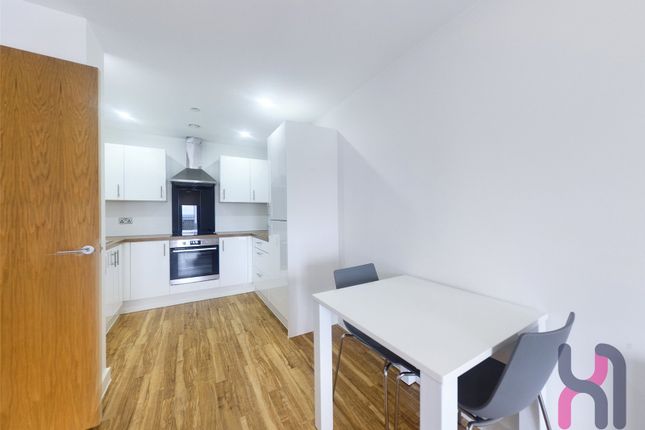 Flat to rent in Media City, Michigan Point Tower B, 11 Michigan Avenue, Salford