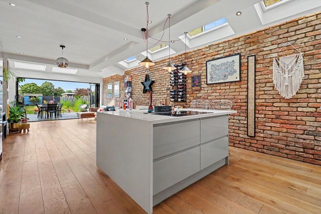 45 Kings Road, Walton-On-Thames photo 2