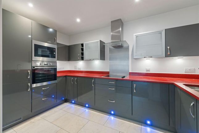 Flat 18, Cavendish House 3-4, Tudor Court, Liphook photo 3