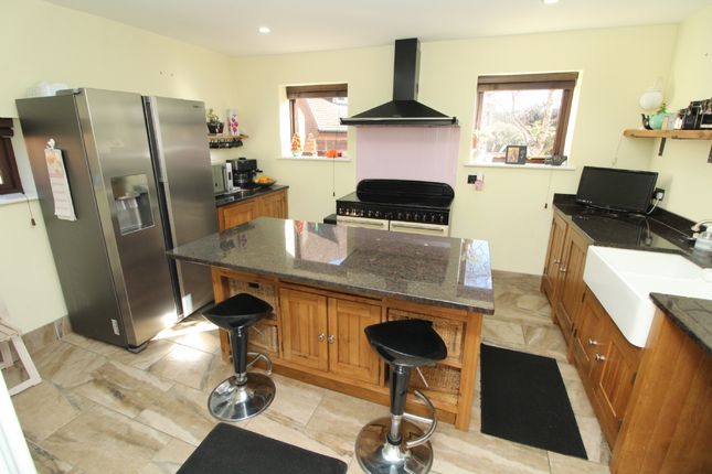 Detached house for sale in Waterhouse Close, Newport Pagnell, Buckinghamshire