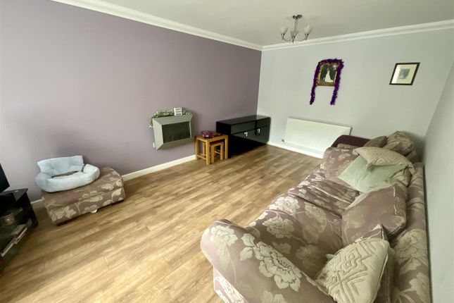 6, Cwrt Gwscwm, Burry Port photo 2
