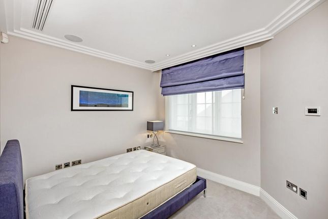 Flat 2, 90, Wigmore Street, London photo 4