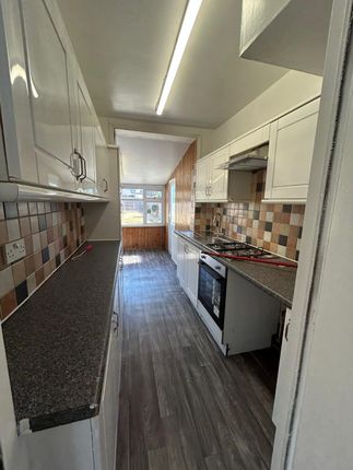 12 Sydney Road, ILFORD photo 4