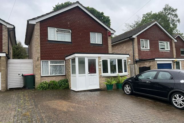 Thumbnail Detached house for sale in Blindley Road, Crawley