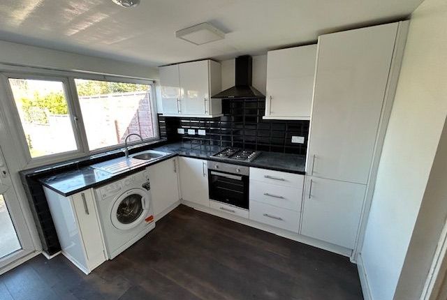 74 Ingleton Avenue, Welling photo 2