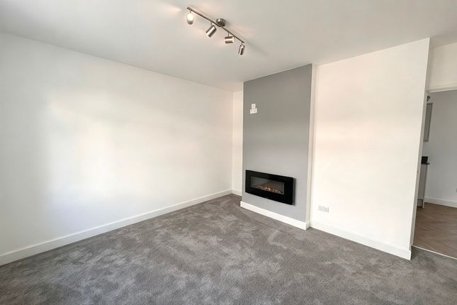 84 Hilldene Avenue, Romford photo 2