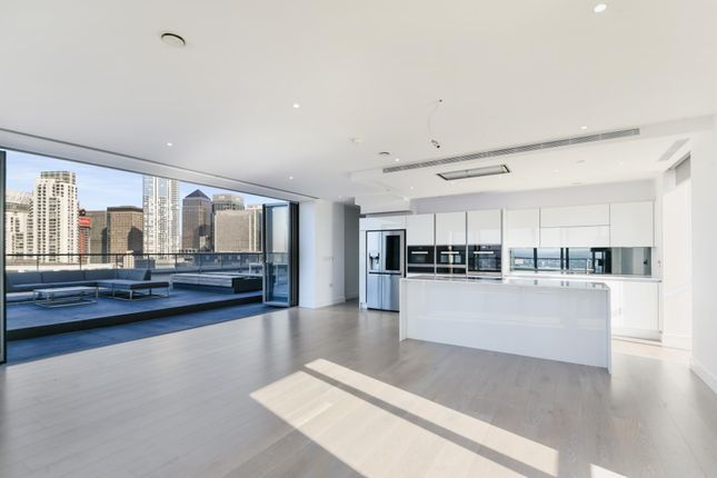 Thumbnail Flat for sale in Heritage Tower, Canary Wharf