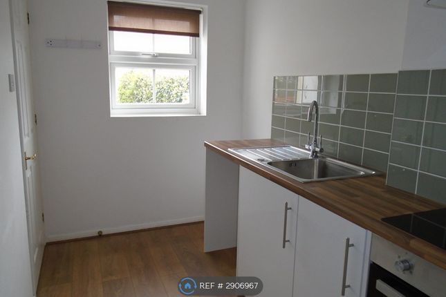Quebec Close, Eastbourne photo 4