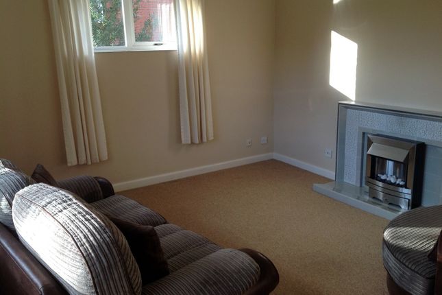 Flat 4, Compton Court, Penn Hill Avenue, Dorset photo 2
