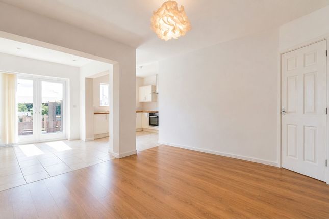 8 The Glade, Epsom photo 4