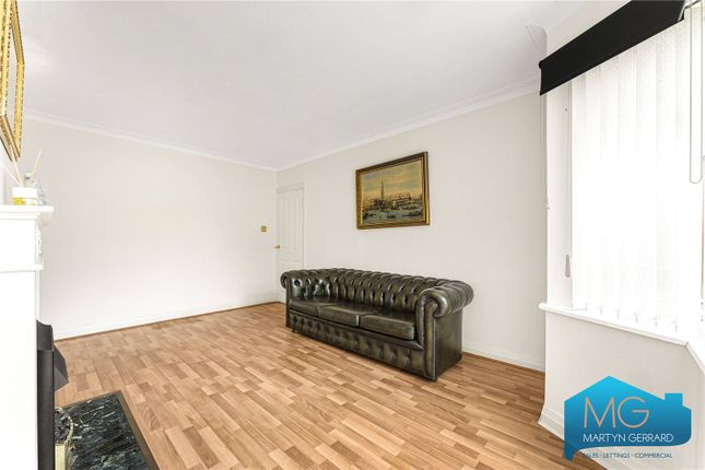 Flat for sale in Eversleigh Road, London