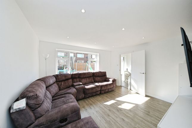 7, Hardie Close, Rotherham photo 4