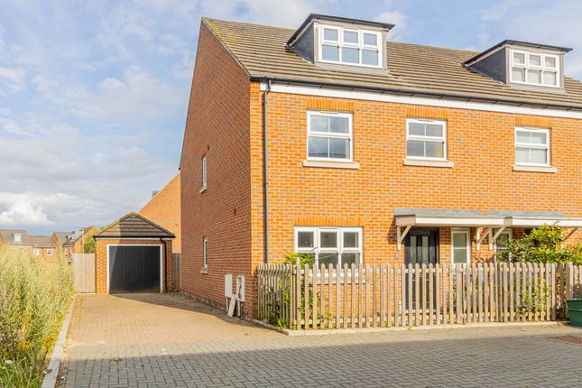 Thumbnail Town house for sale in Dove Court, Stanway