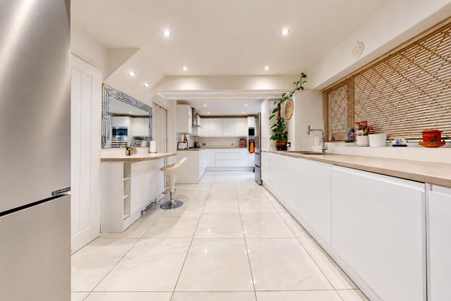 48, Sutherland Grove, Milton Keynes photo 5