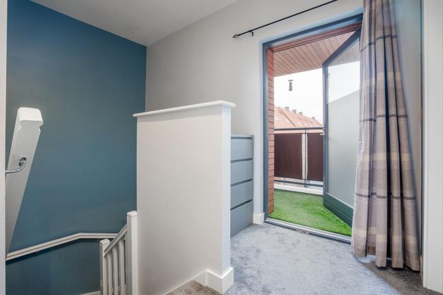 Town house for sale in Lotherington Avenue, Derwenthorpe, York