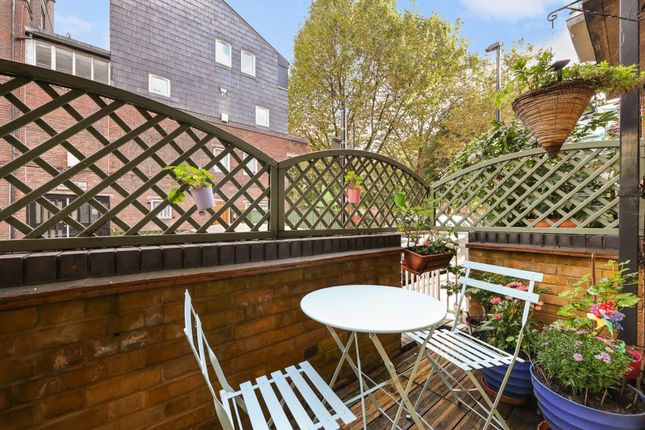 Thumbnail Flat for sale in St Mary Graces Court E1, Tower Hamlets, London,