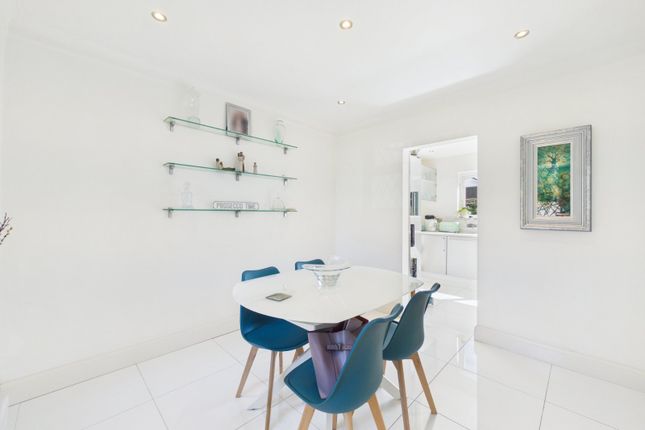 36, Clockhouse Lane, Surrey photo 3