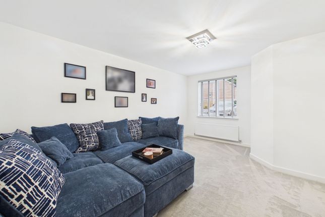 64 Mallard Wynd, Larkhall photo 2