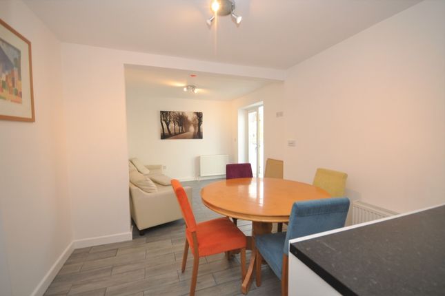 Room 3, 20, Aston Court, Chippendale Road, Crawley photo 4