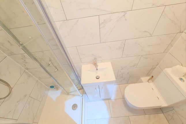 22 Norbury Gardens, Romford photo 4