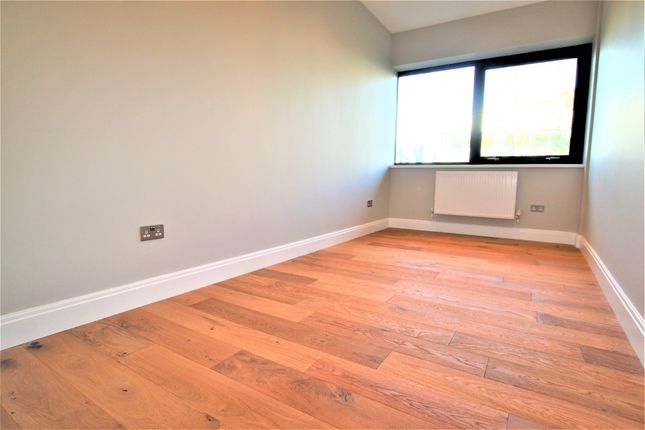 9, Bridge House, Colnbrook photo 3