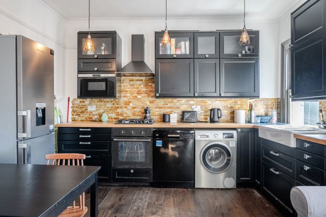Flat C, 53, Tremadoc Road, London photo 4