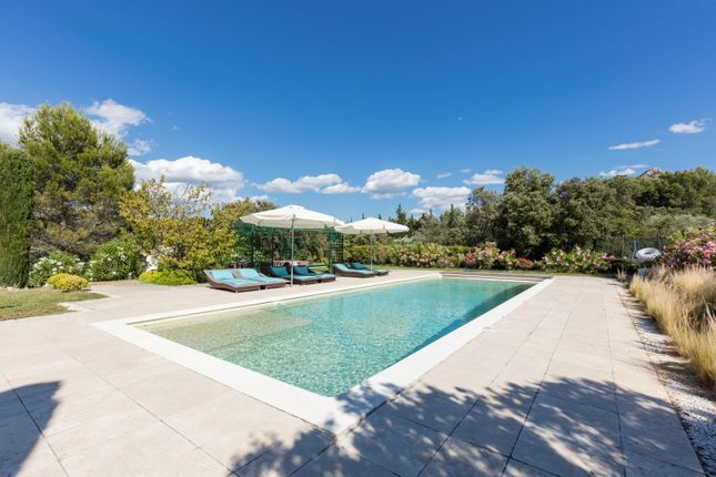 Property for sale in Eygalieres, Bouches-Du-Rhône, Provence-Alpes-Côte d`Azur, France